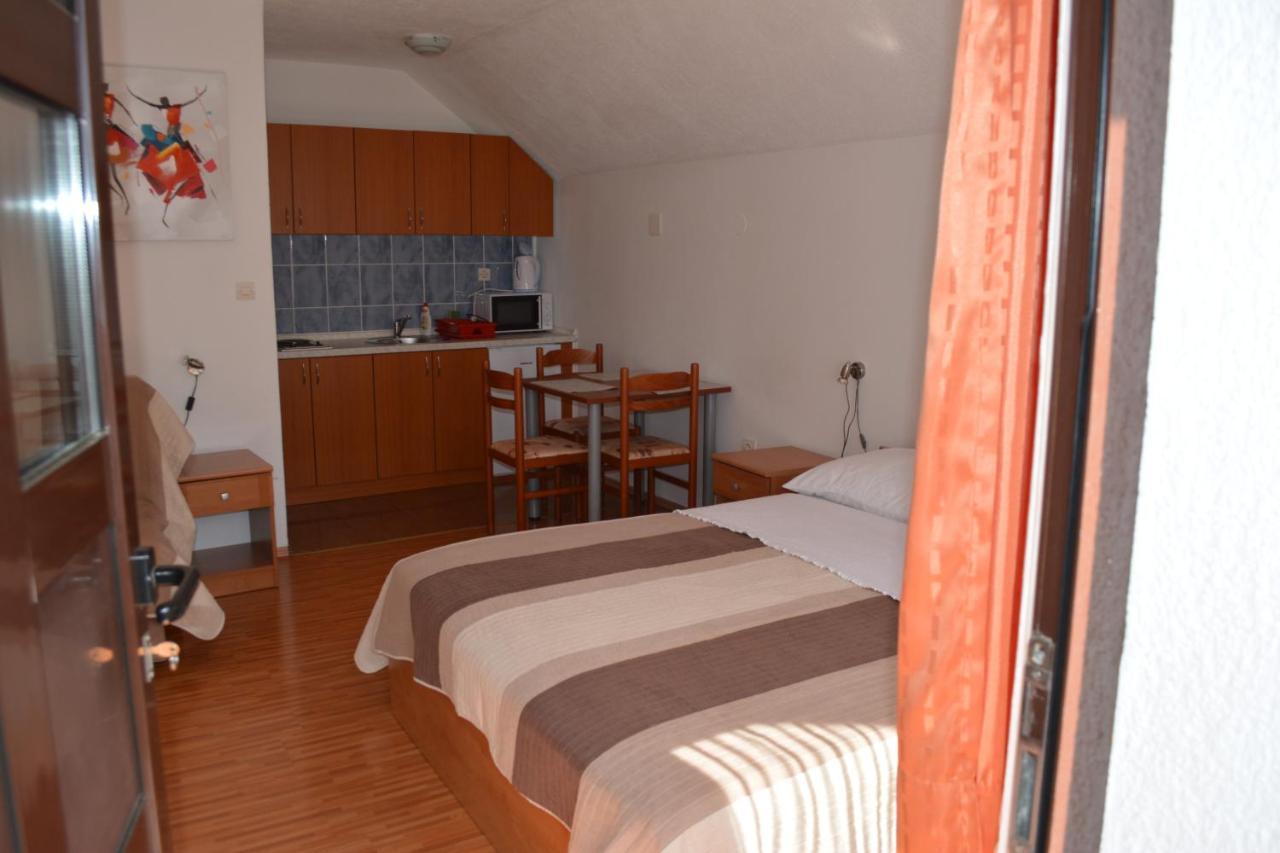 Guesthouse Andja Smoljanac Bagian luar foto
